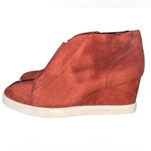 Women's Wedge Sneaker Size 10